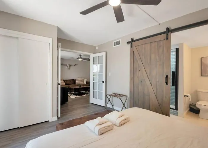 Heart Of Old Town Apartment