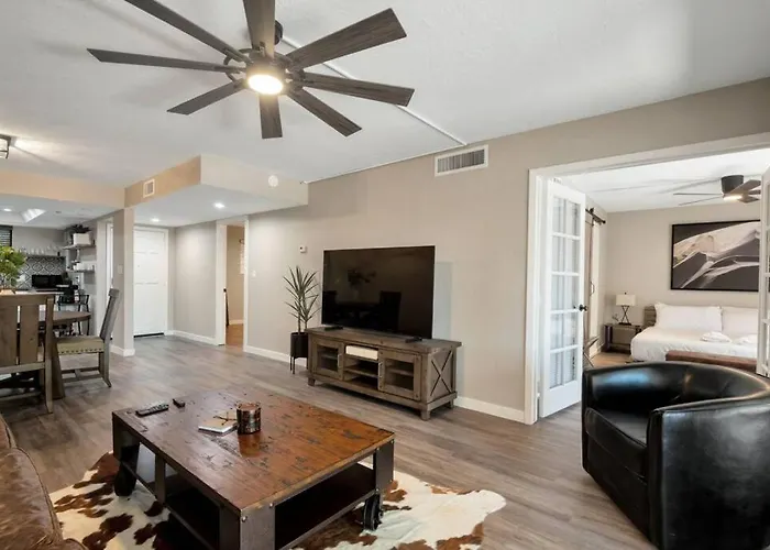Heart Of Old Town Apartment